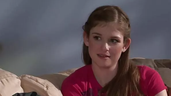 Гарненька мамзель чіпає себе за український порно фільм щілину самотиком.