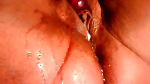 Ненаситний голодний чувак ебет дупу біля басейну. порноукраїнське