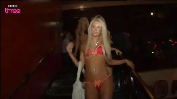 Наполегливий тренер відмінно віддер студентку в кицьку своїм членом. українське порно відео