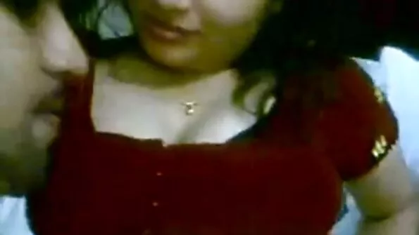 Неординарна порно фото українське дівчина підставляє кицьку раком для сексу.