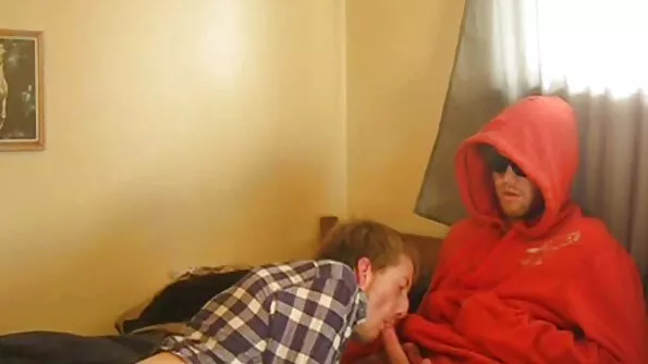 Мокра мастурбує в українське порно безкоштовно душі блискучу лунку.