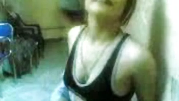 Ніжна красуня показала волохату кицьку. українське порно