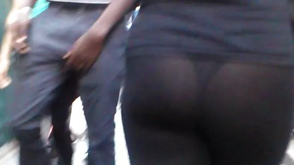 Гаряча кольорова оргія після купання у басейні. порно фільми українські