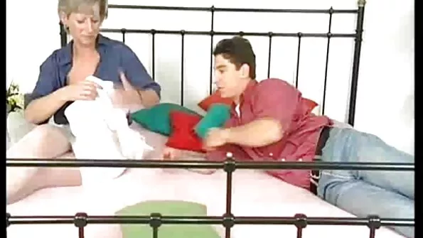 Зрілі безплатне українське порно ебутся з негром і досягають запаморочливих оргазмів.