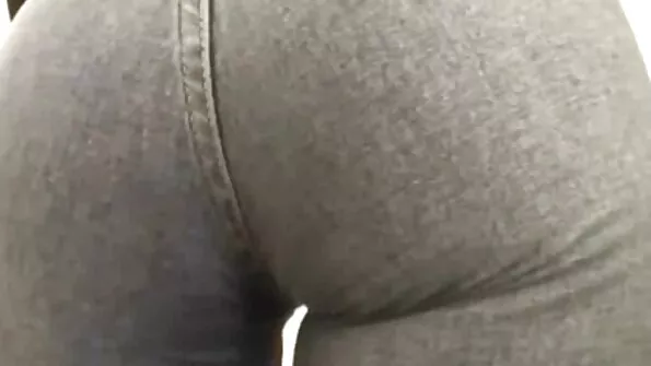 Привабливих українське домашнє порно подружок самець довбає в попи.