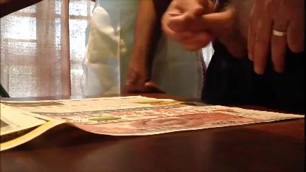 Мамаша підставляє волохату пизду на пошматування українське порно молодого пасинка.