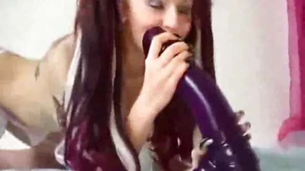 Цей ненаситний українське домашнє порно донжуан схопився за соковиті булочки.