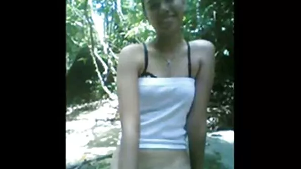 Телочка в ліфчику мастурбує вагінальний пиріг. смотреть українське порно