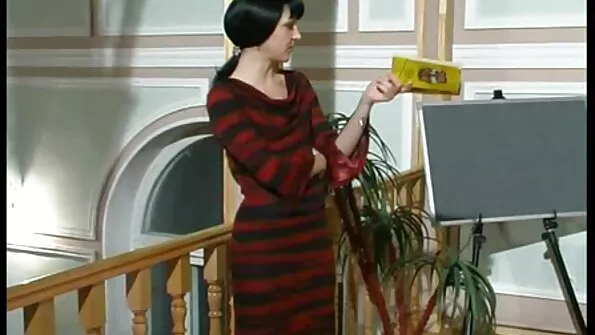 Дорвавшись до солоденького українське порно скачать мужики трахкають худу телицю.