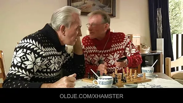 Один член у ротах двох секс відео українське спекотних красунь з шикарними тілами.