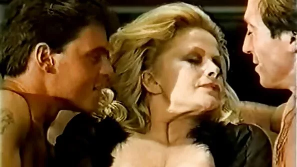 Активна українське порно панночка трахнулася на кастингу в готелі.