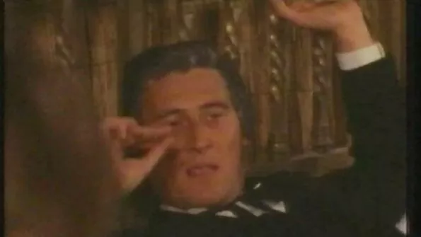 Чоловік українські дівчата секс ніжно трахкає в ліжку красуню з університету.