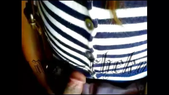 Телочка зайнялася сексом у тачці з превеликим задоволенням. українська порно