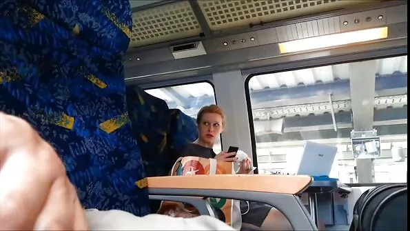 Хтива теличка приголубила українське порно великий пеніс.