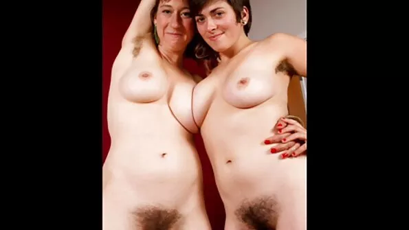 Красива бестія мастурбує на задньому дворі кицьку. український секс