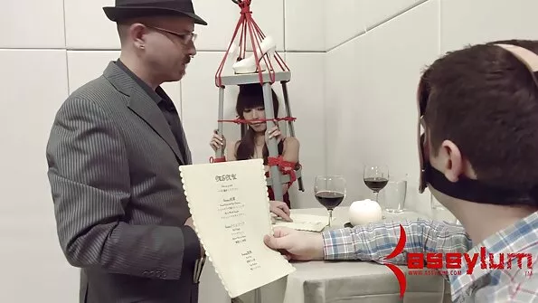 Дві жваві повії взяли в обіг товсті член хлопця. порно фільми українські