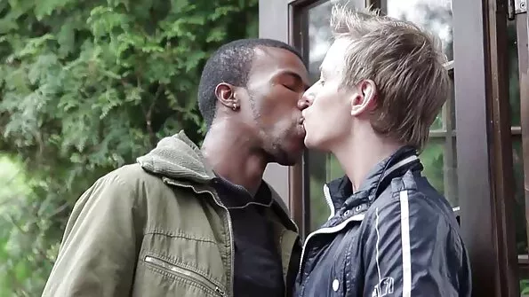 Лисий чоловік має дівчат у попку порно по українське і не тільки туди.