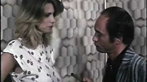 Повна сучка насолоджується еблею у два українське порно онлайн смичка.