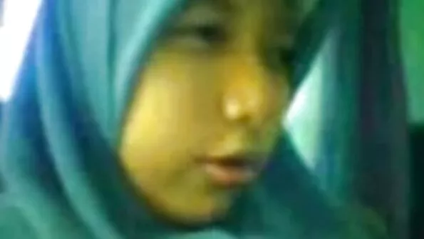 Змащена олією дівчина стрибає на двох українське порно онлайн членах собак.