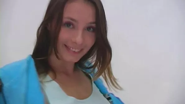 Розпусна підбірка бурхливо закінчують сучок зі спермою хлопців. українські порнофільми