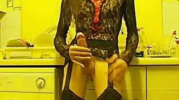 Некультурним чином дівчина була виїбана українське домашнє порно в пізді.