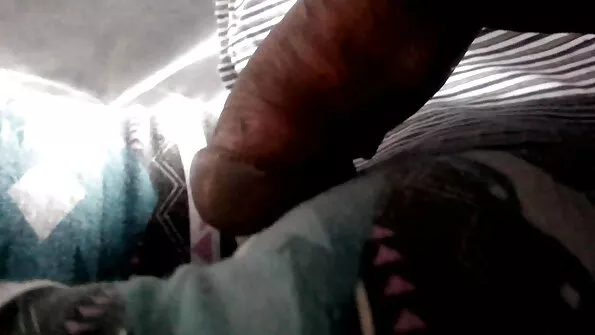 Чорноволосий пес обробляє дві дірочки. порно на українські мові