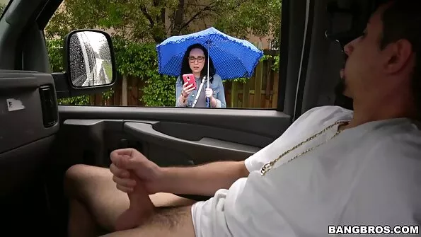 Повненькі зрілі голі баби в душі пустують з кицьками. порно по українські