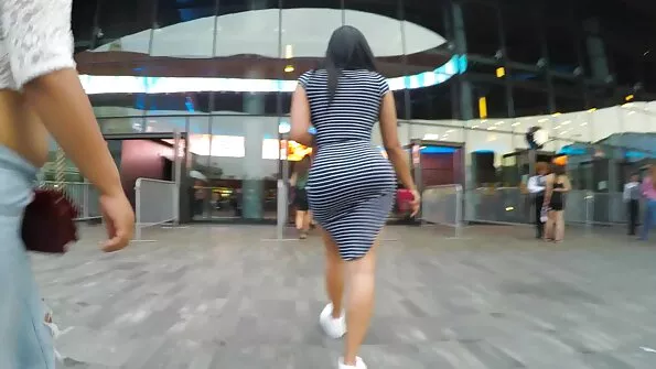 Після роботи на дивані лесби облизують один українське порно фото одного.