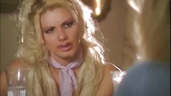 Мовою та українське домашнє порно іграшкою лесба задовольняє напарницю.