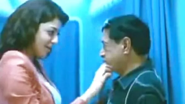 Спекотній жінці домашне українське порно рясно наповнюють рот спермою.