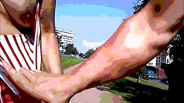 Компанія чоловіком блондинку дуже жорстко б'ють українське домашне порно у всі щілинки.