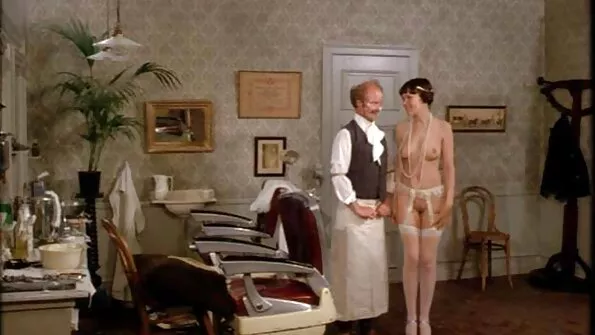 Молодки з класними попами дивитися українське порно по черзі скачуть на член.