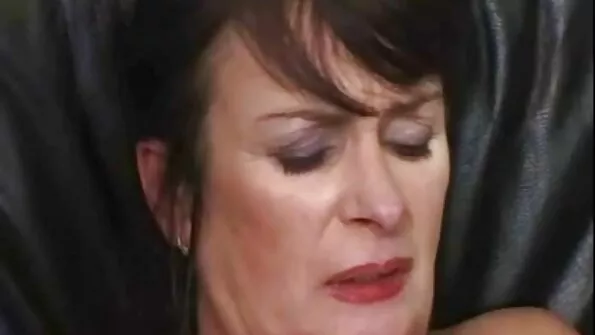 Дві дівчини з чорним займаються скачать порно українське зляганням.