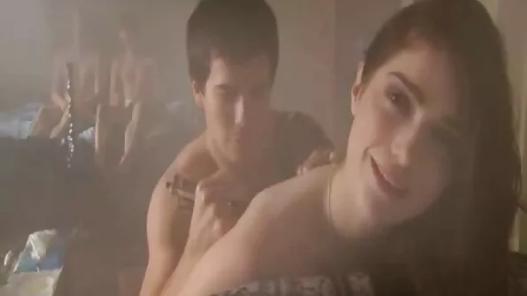 Поліцейський виебал дівчину зі своїм напарником. українське порно відео