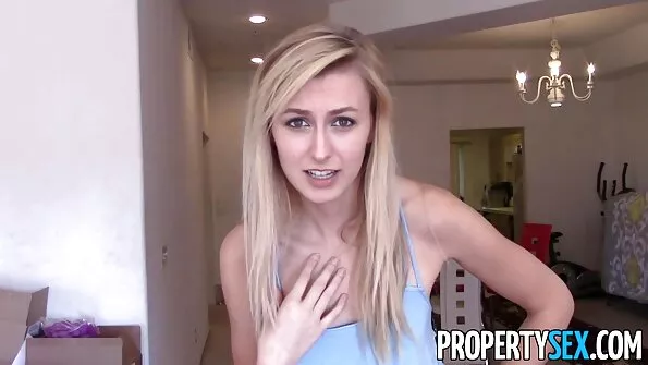 Пристрасний хлопець ніжно отримав подругу в писю в ліжку. смотреть українське порно