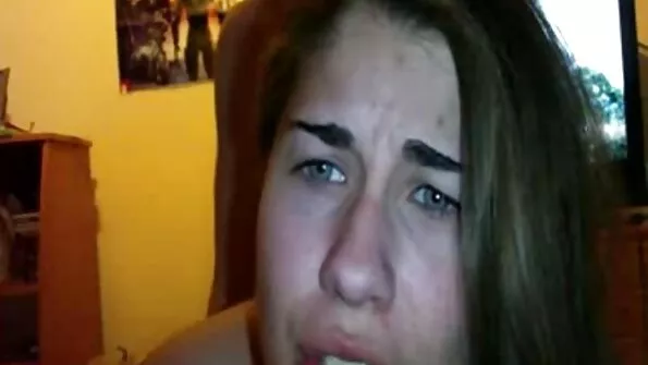 Шикарна самка роздяглася за гроші і українське порно показала інтимні місця.