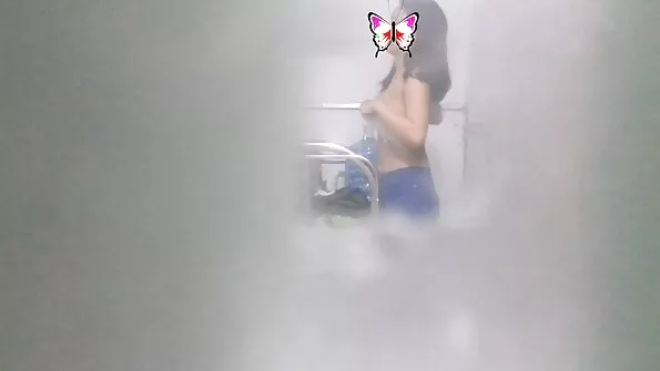 Розпусна красуня трахкає скачать порно українське кицьку шпильками і отримує дикий кайф.