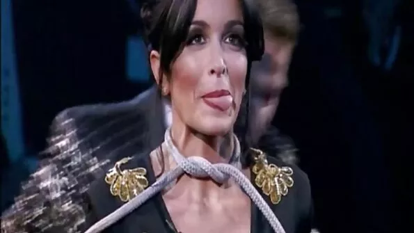 Світловолосу панночку пристрасно porno українське набув і скінчив у рот.