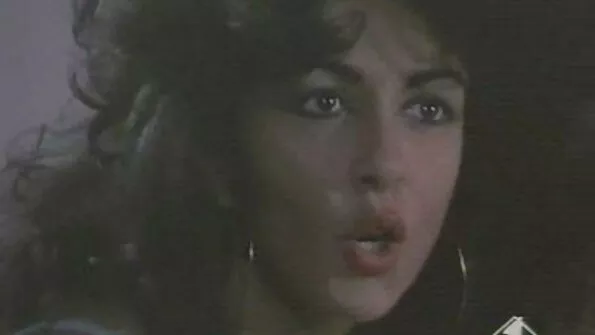 Спортивний мін приліг поряд і проник у поголену щілинку. українська порно