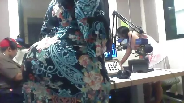 Дві сучки обмінялися масажем кицьок у порно українське відео гарній спальні