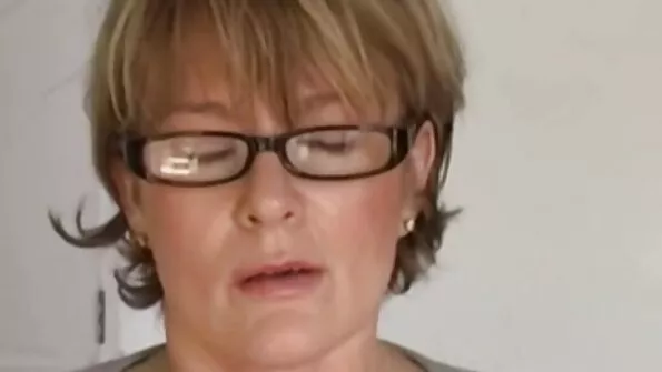 Збудженим домашне українське порно натовпом мужики відверто потрахали сиську.