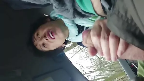 Хлопці розпарилися і нагодували членами порно на українські мові знатну дівку