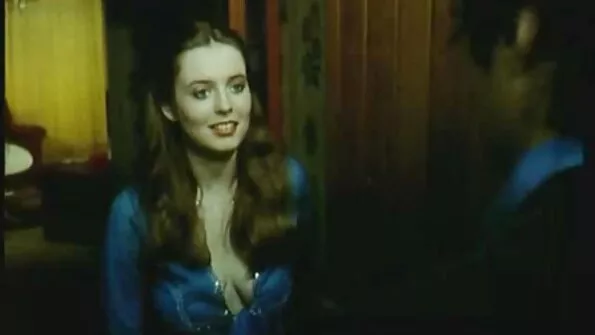 Скромна милашка дозволила себе виїбати. порно відео українське