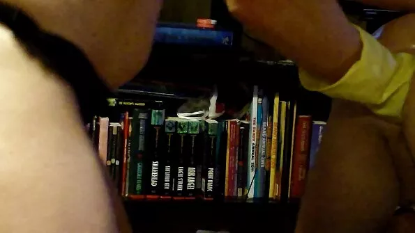 Дівчата мастурбують одна одній чудові кисочки. порно по українське