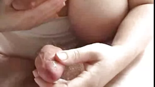 Ефектні шльондри розслабляються на дискотеці українська порно разом.