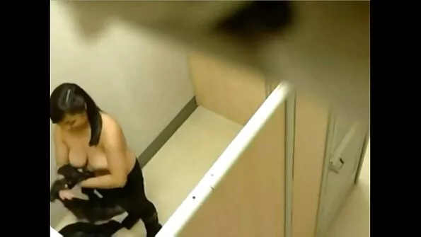 Знімає українське порно фільми білі трусики і чіпає голену писю.