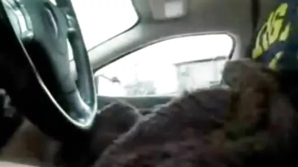 Гарні панянки поділили домашнє українське порно хлопця на трьох.