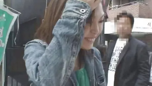 Розмашисто трахкає відразу двох хтивих шлюшечок. українське домашне порно