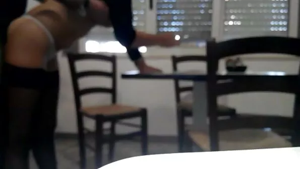 Гарненький негр порно по українські чпокає покоївку в кицьку.