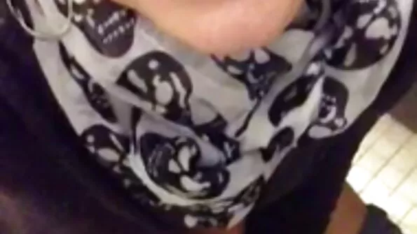 У спортивному залі українські дівчата порно мила села на новий тренажер